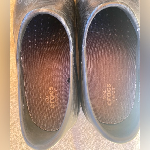 Crocs Neria Pro II Women's Clogs Black Graphic Metallic Floral Rose Nurse Size 9 - Picture 10 of 12